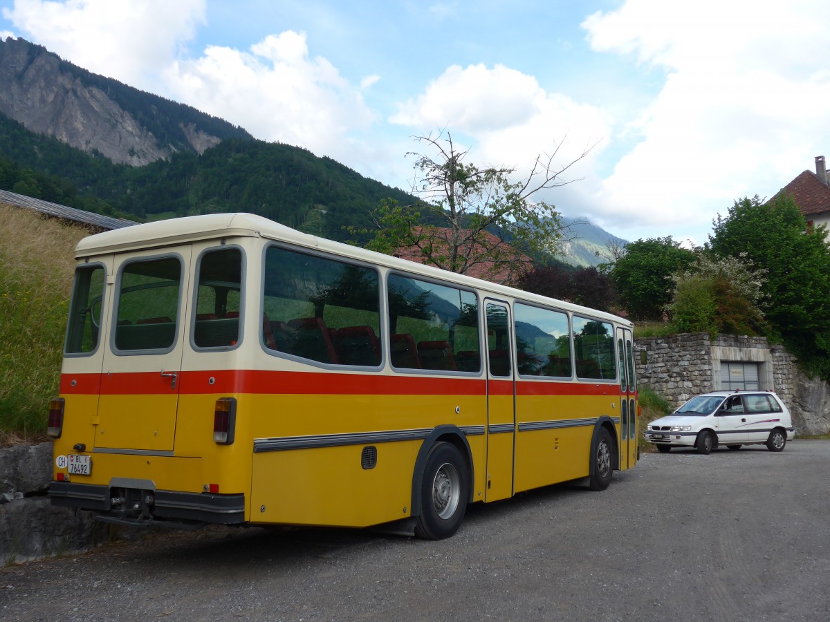 (162'060) - Ziegler, Pratteln - BL 76'492 - Saurer/Tscher (ex P 24'265) am 13. Juni 2015 in Brienz, Kirche