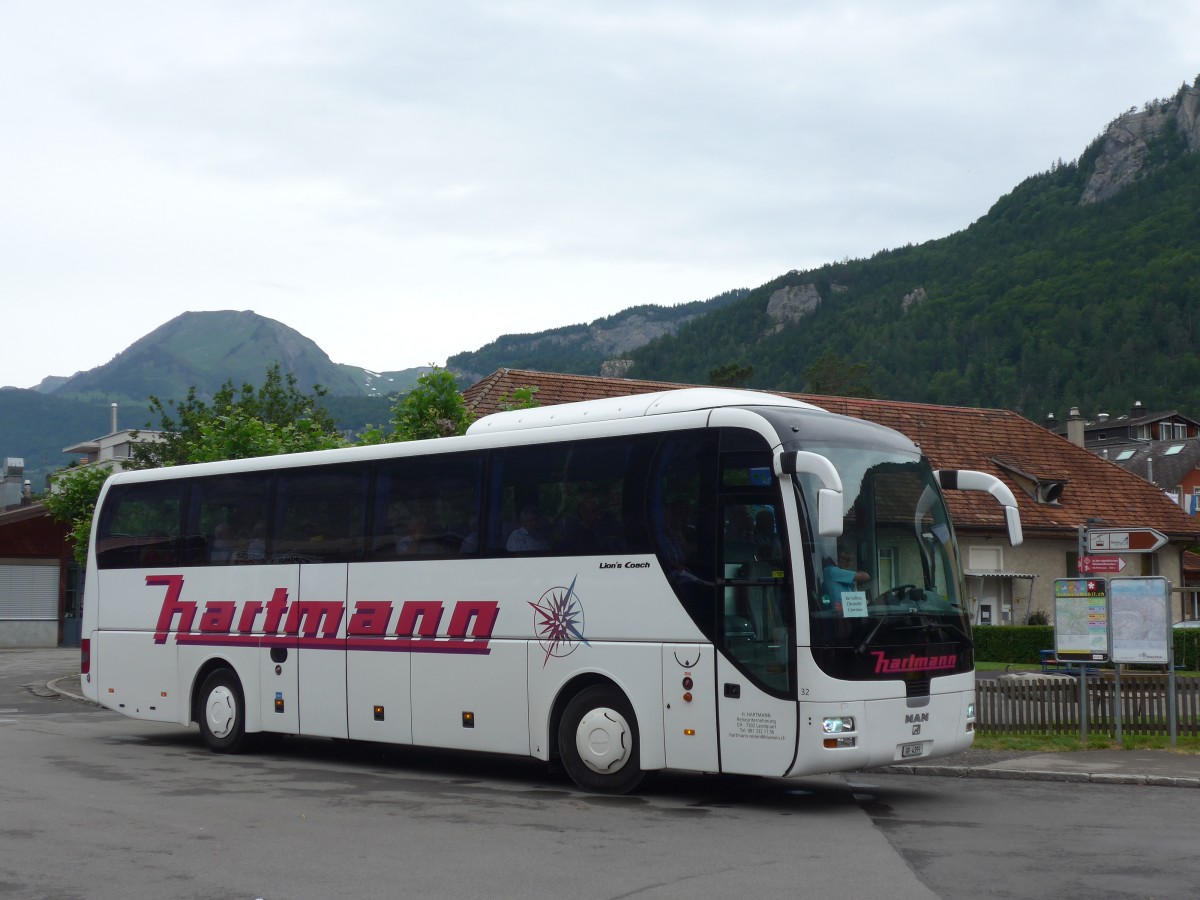 (162'146) - Hartmann, Landquart - Nr. 32/GR 4399 - MAN am 14. Juni 2015 beim Bahnhof Meiringen