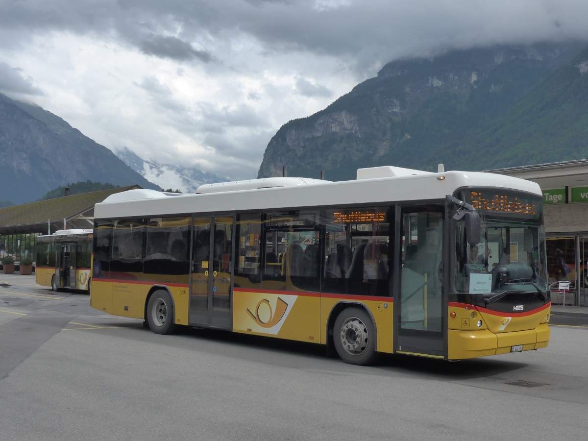 (162'402) - AVG Meiringen - Nr. 67/BE 402'467 - Scania/Hess (ex Nr. 76; ex Steiner, Messen) am 20. Juni 2015 in Meiringen, Postautostation