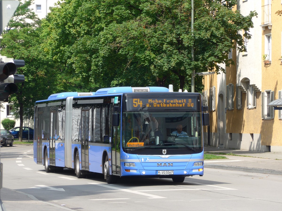 (162'780) - MVG Mnchen - Nr. 5567/M-VG 5567 - MAN am 28. Juni 2015 in Mnchen, Bahnhof Giesing