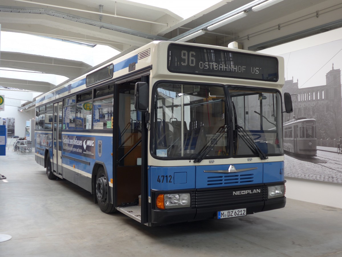 (162'808) - MVG Mnchen (OCM) - Nr. 4712/M-DZ 6212 - Neoplan/Deutz am 28. Juni 2015 in Mnchen, MVG-Museum