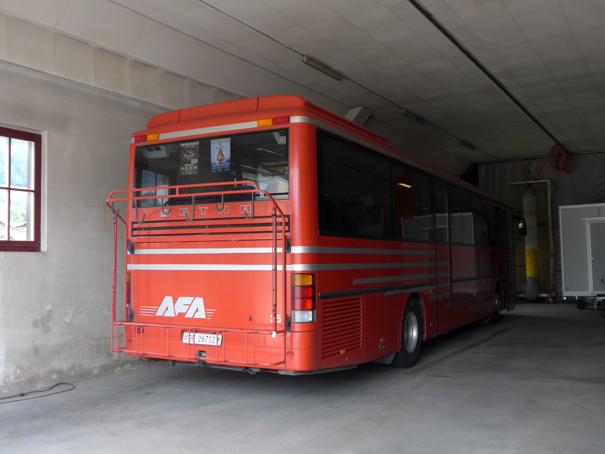 (163'129) - AFA Adelboden - Nr. 25/BE 26'702 - Setra (ex Nr. 12) am 26. Juli 2015 in Frutigen, Alte Garage