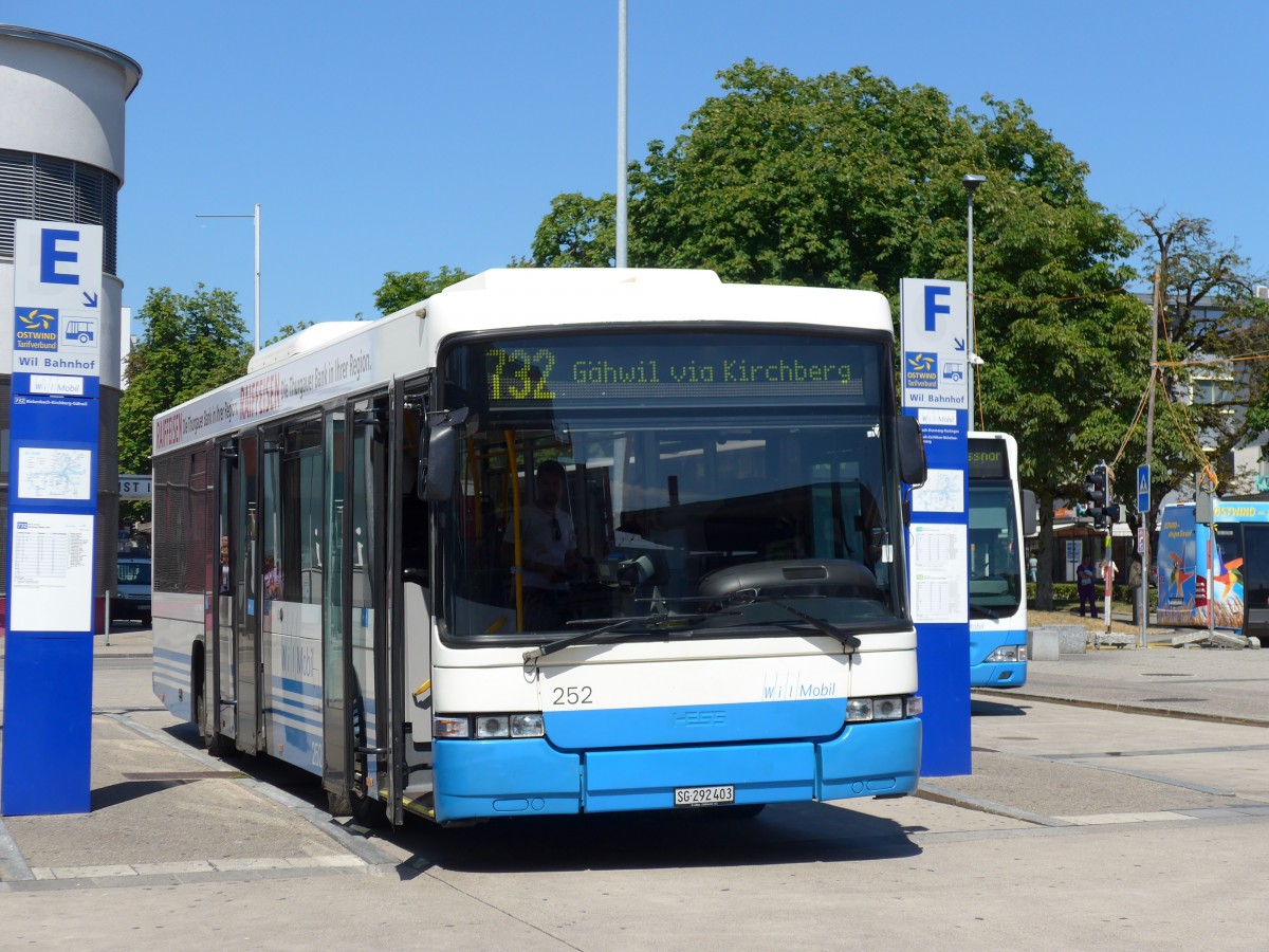 (163'280) - WilMobil, Wil - Nr. 252/SG 292'403 - Volvo/Hess (ex BOS Wil Nr. 23) am 2. August 2015 beim Bahnhof Wil