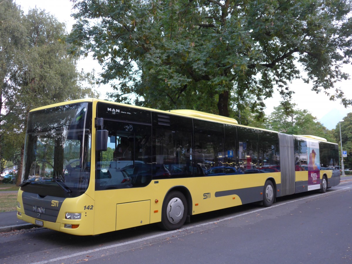 (163'306) - STI Thun - Nr. 142/BE 801'142 - MAN am 12. August 2015 in Thun, Lachen