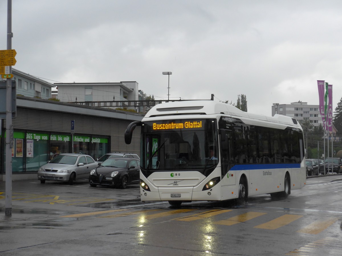 (163'430) - Welti-Furrer, Bassersdorf - Nr. 19/ZH 661'191 - Volvo am 15. August 2015 beim Bahnhof Kloten