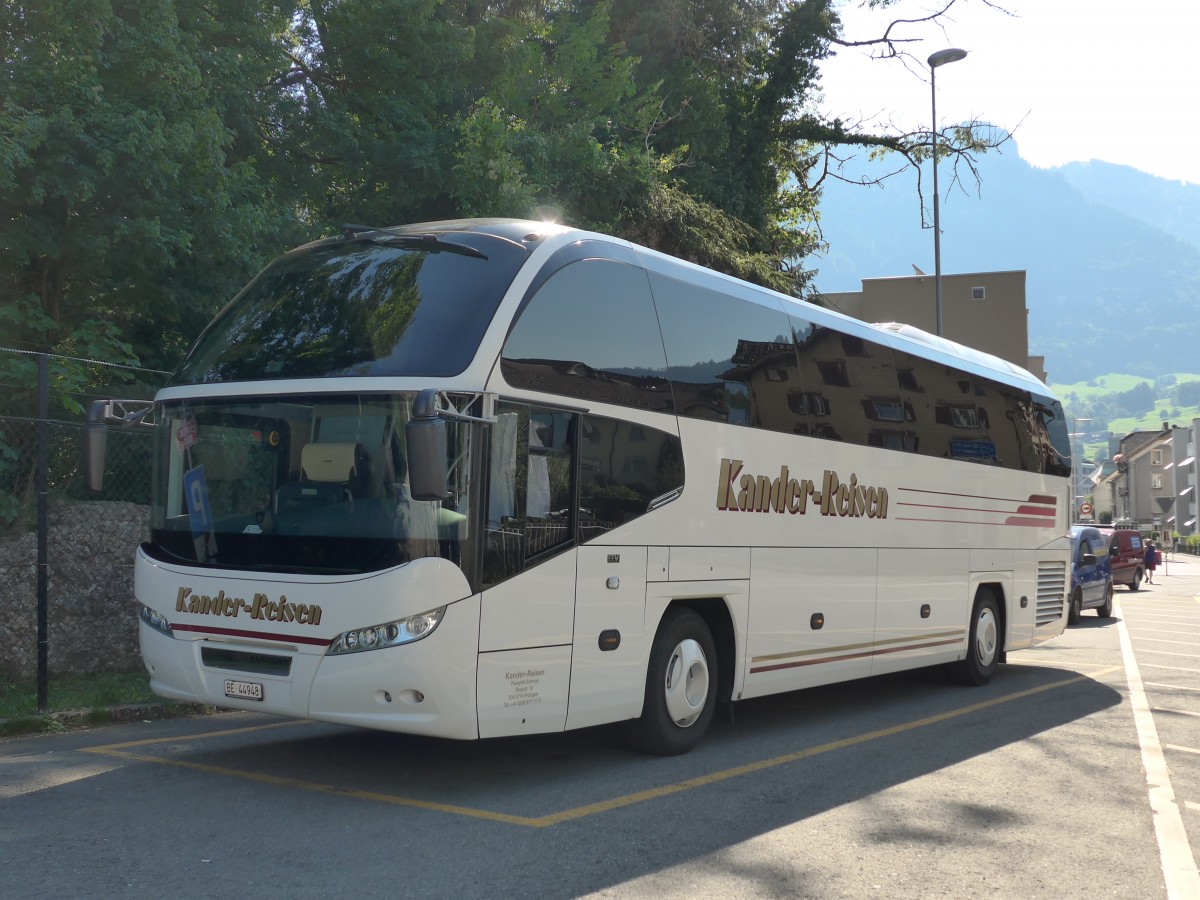 (164'363) - Kander-Reisen, Frutigen - Nr. 2/BE 44'948 - Neoplan in Goldau, Tierpark