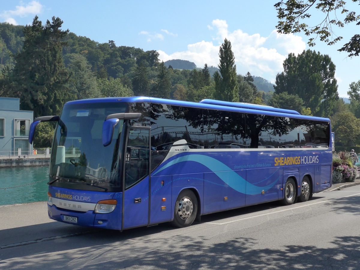 (164'544) - Aus England: Shearings, Wigan - Nr. 329/BK11 CRZ - Setra am 9. September 2015 bei der Schifflndte Thun