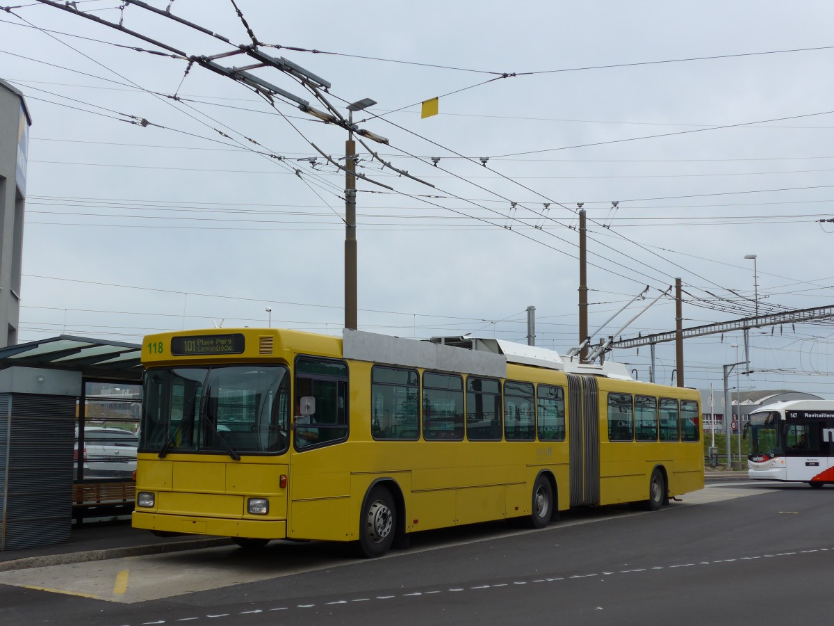 (164'825) - transN, La Chaux-de-Fonds - Nr. 118 - NAW/Hess Gelenktrolleybus (ex TN Neuchtel Nr. 118) am 15. September 2015 beim Bahnhof Marin-Epagnier