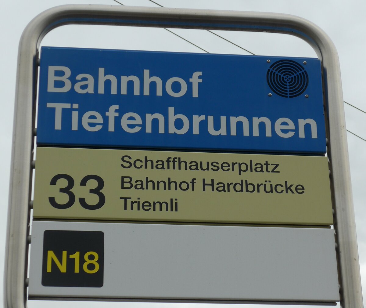 (164'953) - ZVV-Haltestellenschild - Zrich, Bahnhof Tiefenbrunnen - am 17. September 2015