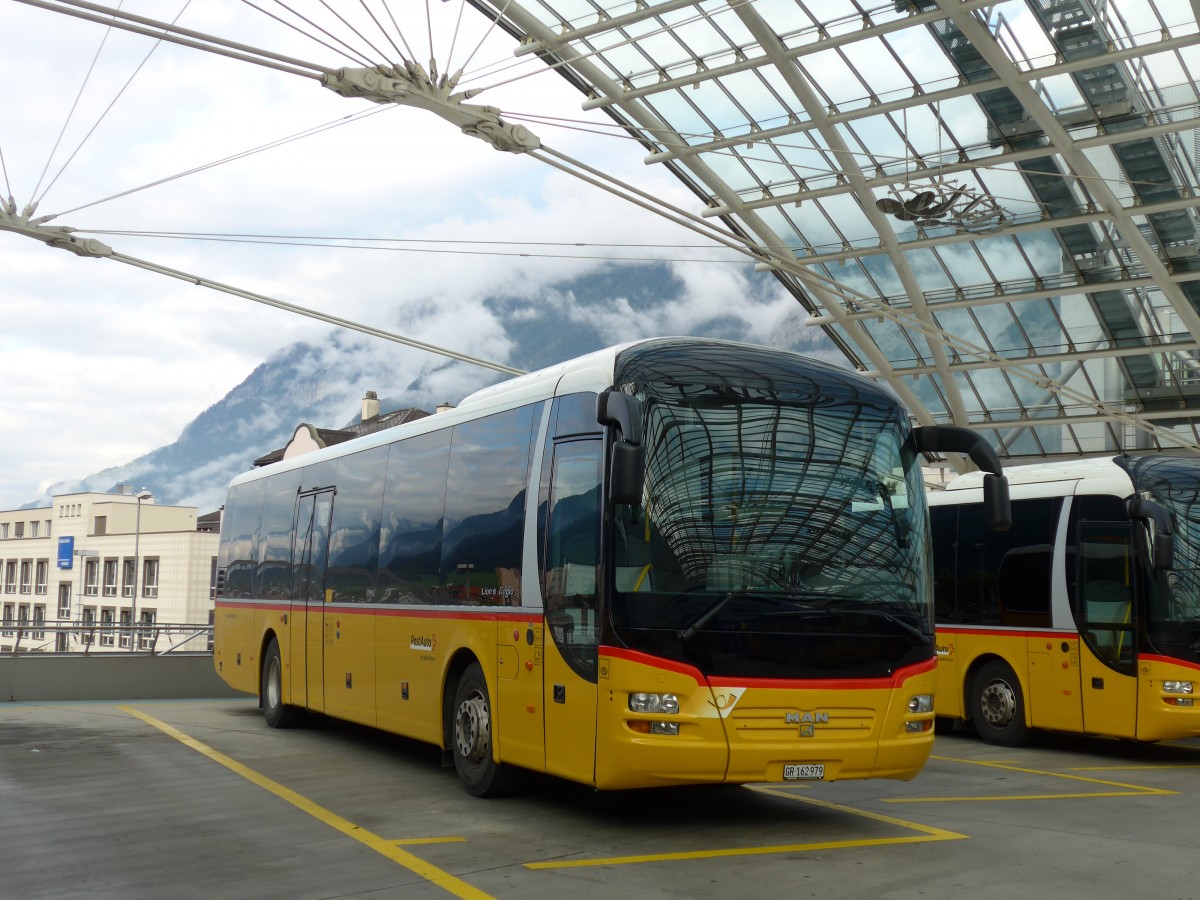 (165'188) - PostAuto Graubnden - GR 162'979 - MAN am 19. September 2015 in Chur, Postautostation