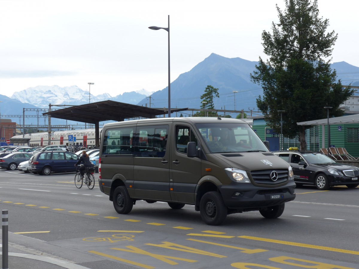 (165'500) - Schweizer Armee - M+21'219 - Mercedes am 22. September 2015 beim Bahnhof Thun