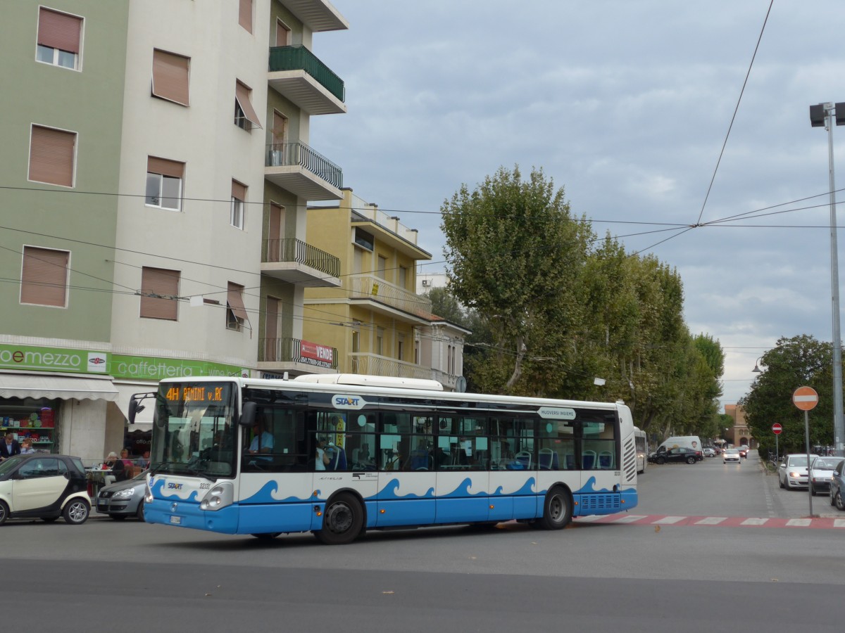 (165'575) - START Cesena - Nr. 32'131/EK-720 WW - Irisbus am 23. September 2015 beim Bahnhof Rimini