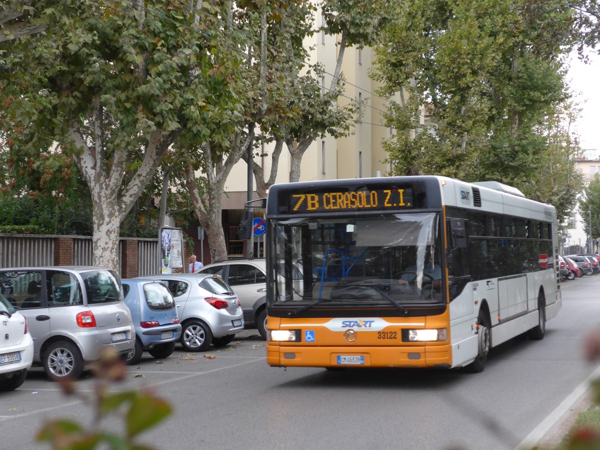 (165'588) - START Cesena - Nr. 33'122/CM-453 ZR - Irisbus am 23. September 2015 beim Bahnhof Rimini