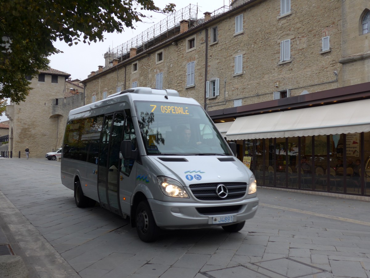 (165'632) - AASS San Marino - J4891 - Mercedes am 24. September 2015 in San Marino