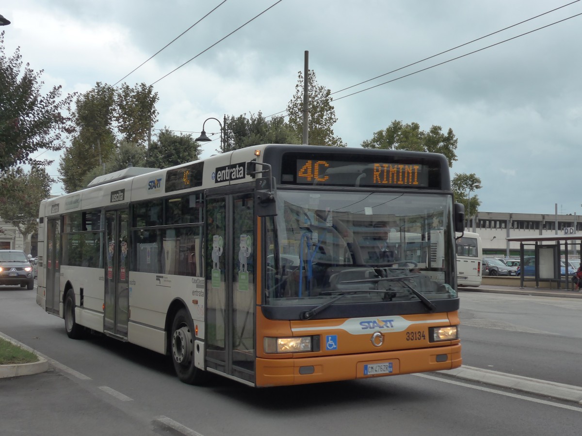 (165'764) - START Cesena - Nr. 33'134/CM-476 ZR - Irisbus am 25. September 2015 beim Bahnhof Rimini