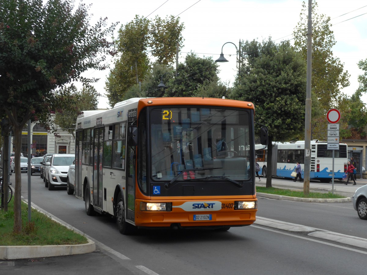 (165'787) - START Cesena - Nr. 31'407/DZ-210 ZN - Cacciamali am 25. September 2015 beim Bahnhof Rimini