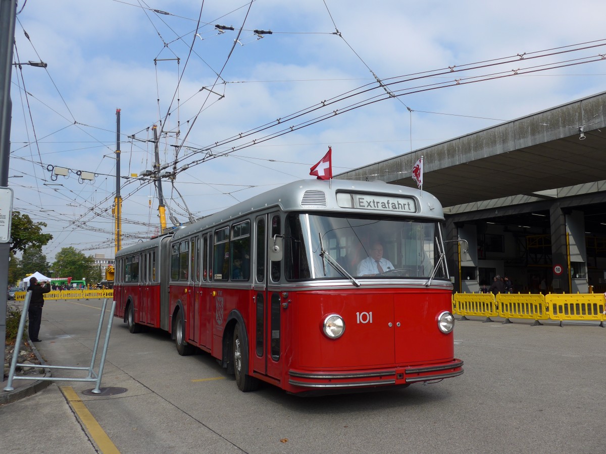 (165'867) - VW Winterthur - Nr. 101 - FBW/SWS Gelenktrolleybus am 26. September 2015 in Winterthur, Depot Grzefeld