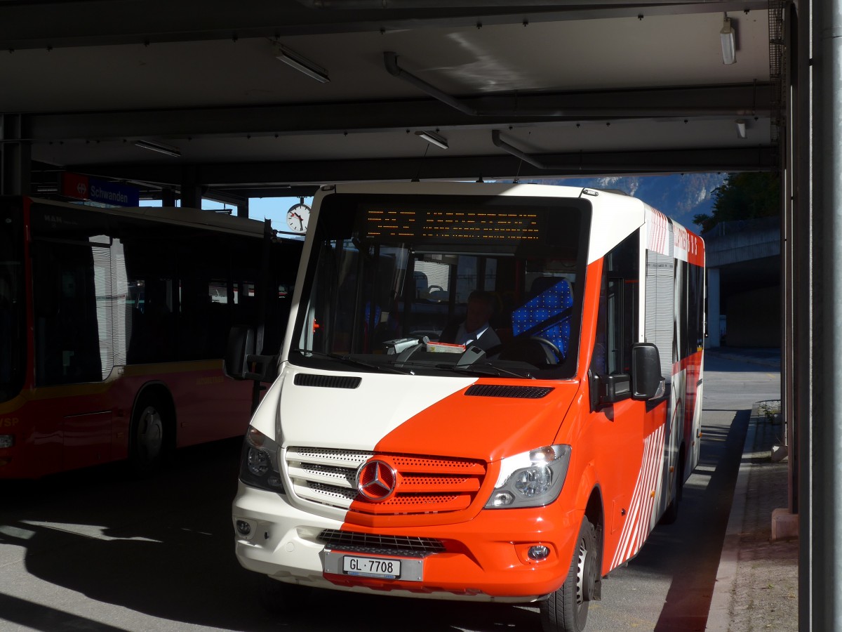 (166'126) - AS Engi - Nr. 8/GL 7708 - Mercedes/Kutsenits am 10. Oktober 2015 beim Bahnhof Schwanden