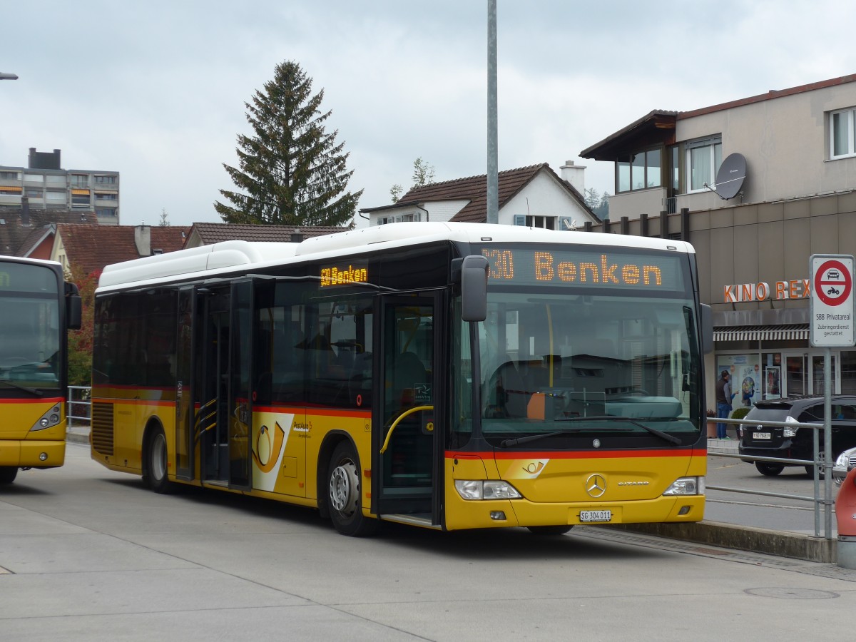 (166'159) - PostAuto Ostschweiz - SG 304'011 - Mercedes (ex TG 158'012) am 10. Oktober 2015 beim Bahnhof Uznach