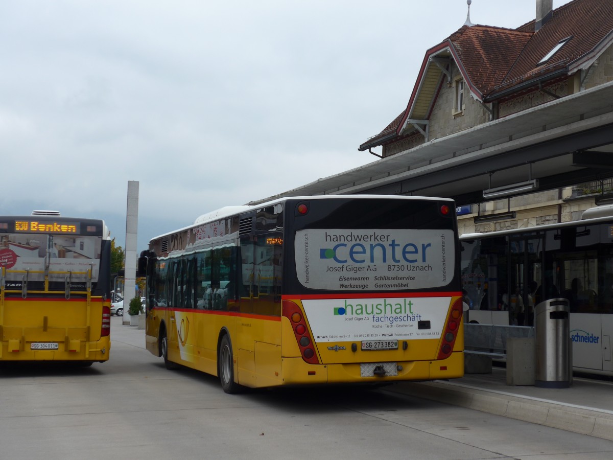 (166'163) - PostAuto Ostschweiz - SG 273'382 - Van Hool am 10. Oktober 2015 beim Bahnhof Uznach