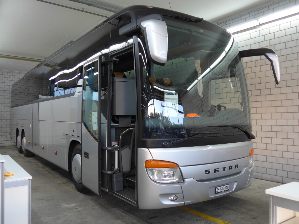 (166'559) - EvoBus, Kloten - ZH 482'618 - Setra am 6. November 2015 in Kloten, EvoBus