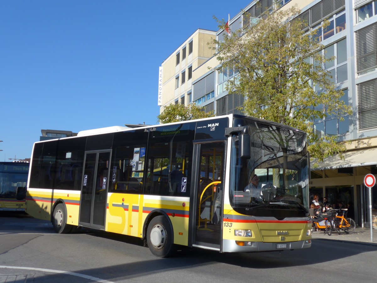 (166'604) - STI Thun - Nr. 133/BE 801'133 - MAN/Gppel am 11. November 2015 bei der Schifflndte Thun