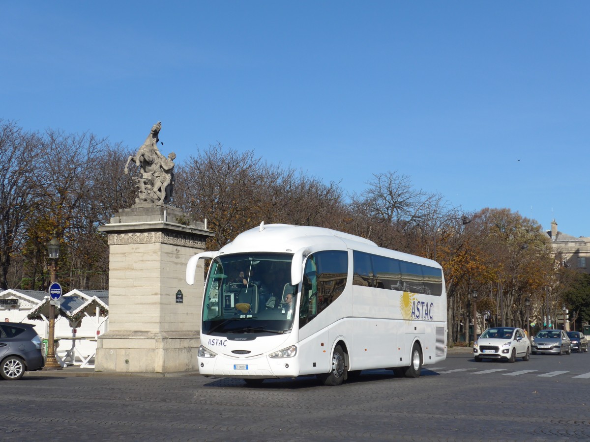 (166'631) - Aus Italien: ASTAC, Caltanissetta - ES-904 DF - Scania/Irizar am 15. November 2015 in Paris, Concorde