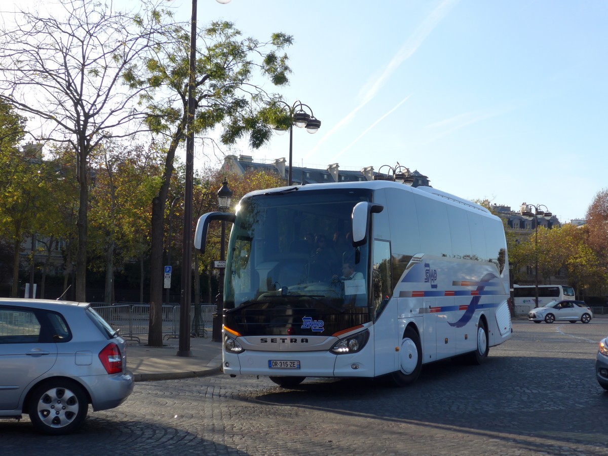 (166'673) - SNAP, Montfermeil - DR 315 ZE - Setra am 15. November 2015 in Paris, Arc de Triomphe