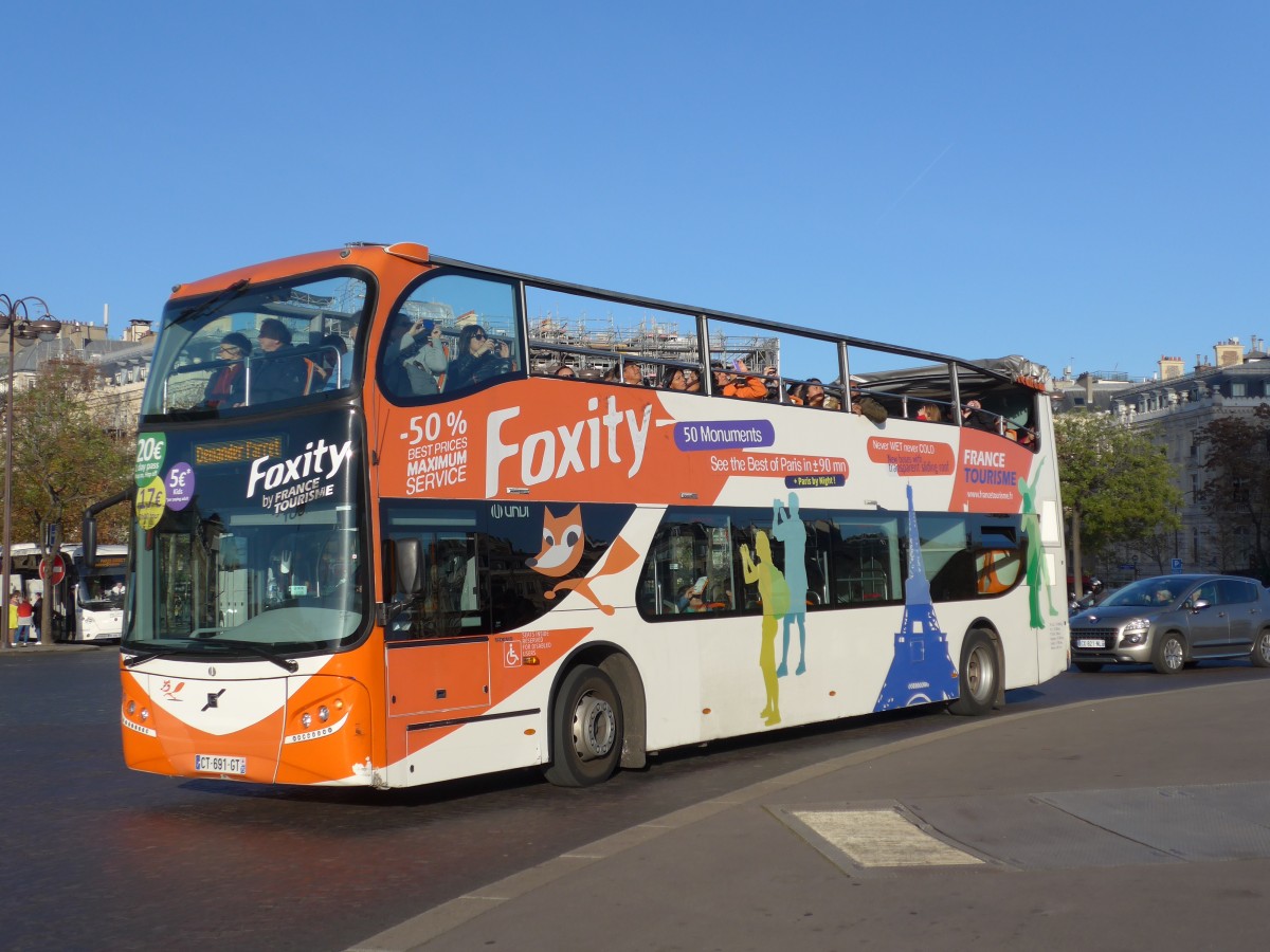 (166'697) - France Tourisme, Paris - CT 691 GT - Volvo/UNVI am 15. November 2015 in Paris, Arc de Triomphe