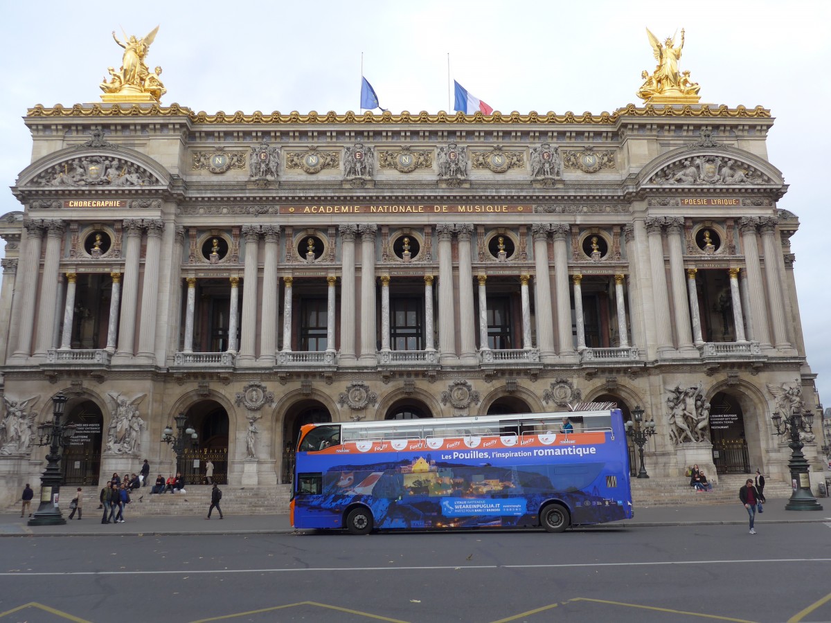 (166'927) - France Tourisme, Paris - AW 690 HQ - Volvo/UNVI am 16. November 2015 in Paris, Opra