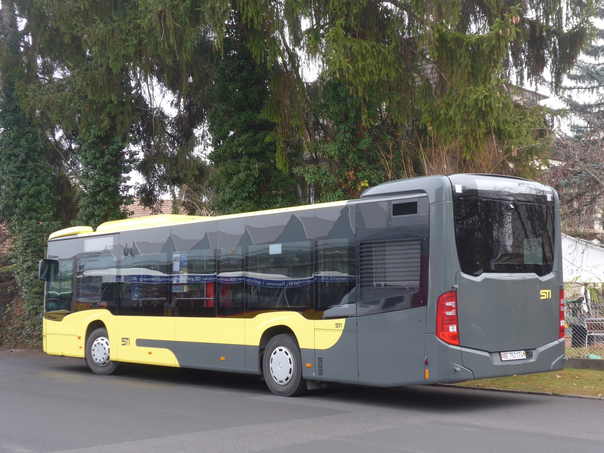 (167'682) - STI Thun - Nr. 174/BE 752'174 - Mercedes am 8. Dezember 2015 in Thun, Garage