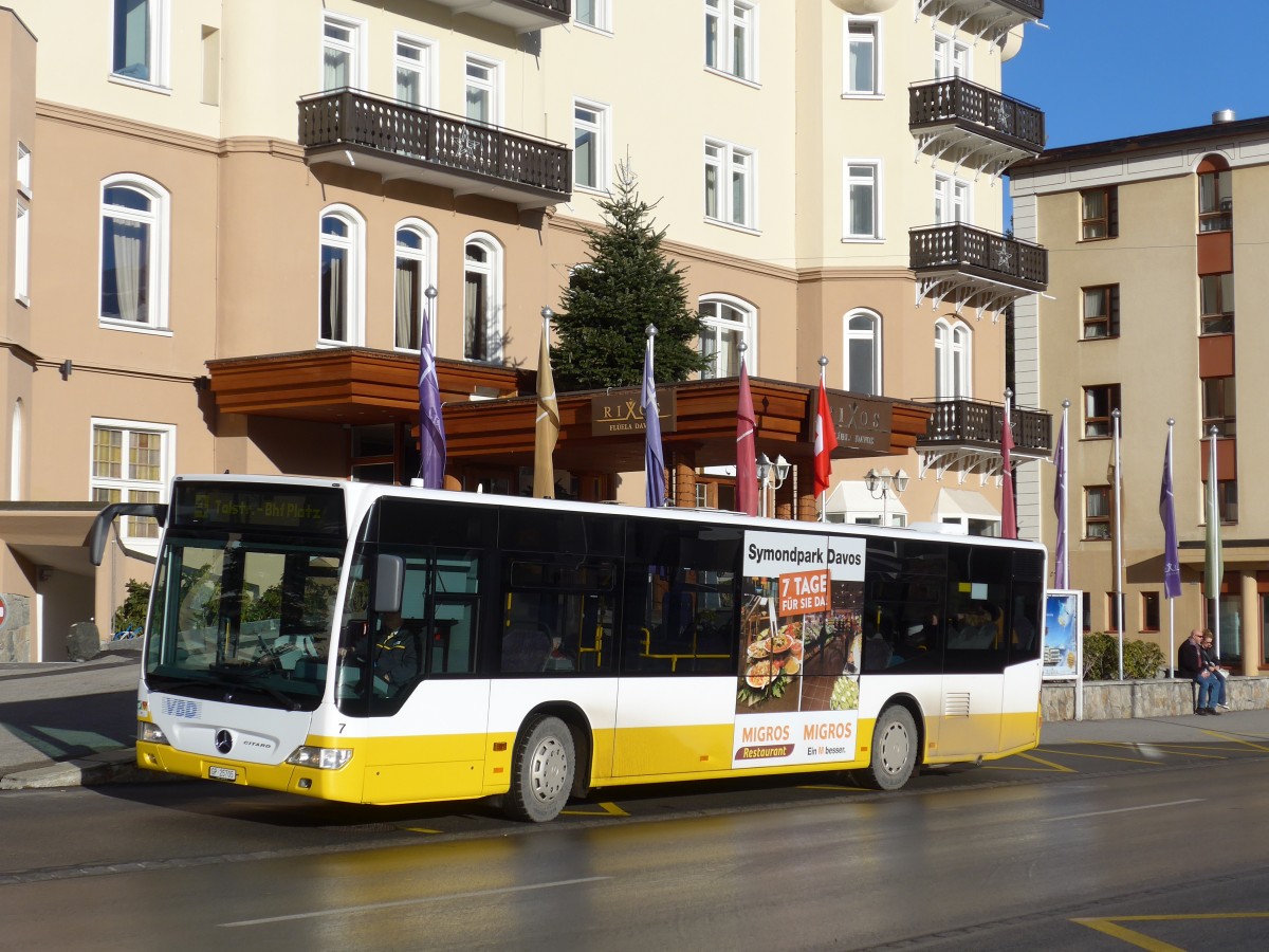 (167'777) - VBD Davos - Nr. 7/GR 25'705 - Mercedes am 19. Dezember 2015 beim Bahnhof Davos Dorf