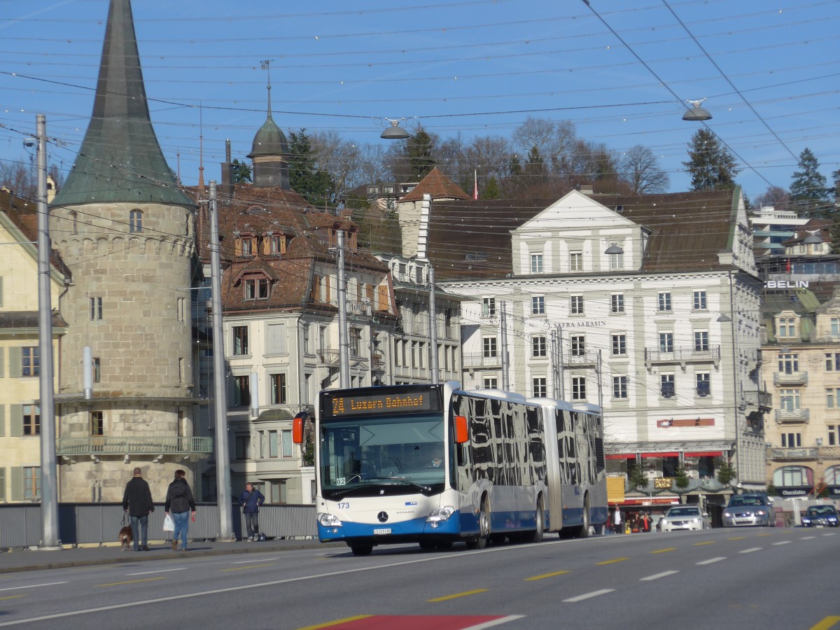 (167'929) - VBL Luzern - Nr. 173/LU 249'486 - Mercedes am 25. Dezember 2015 in Luzern, Bahnhofbrcke