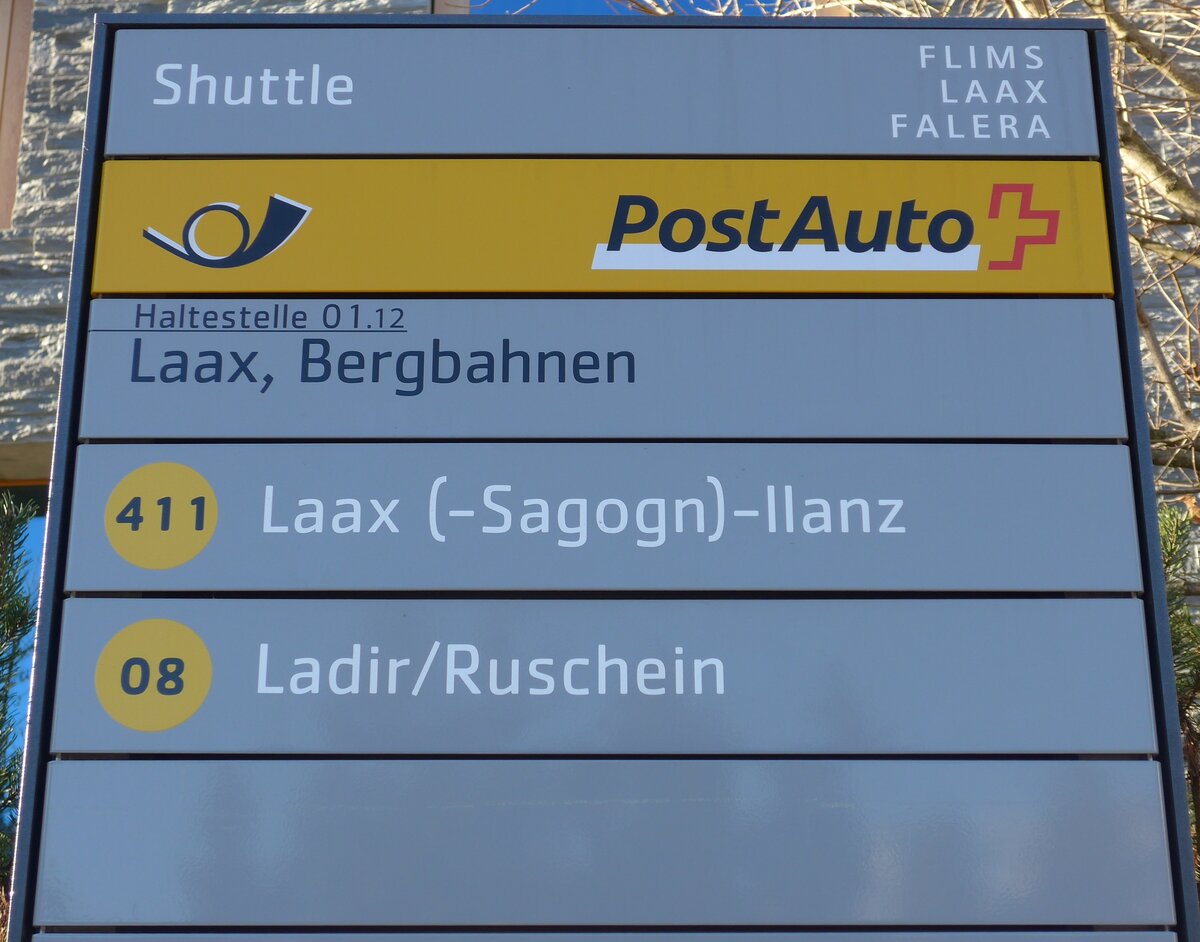 (167'961) - PostAuto-Haltestellenschild - Laax, Bergbahnen - am 26. Dezember 2015