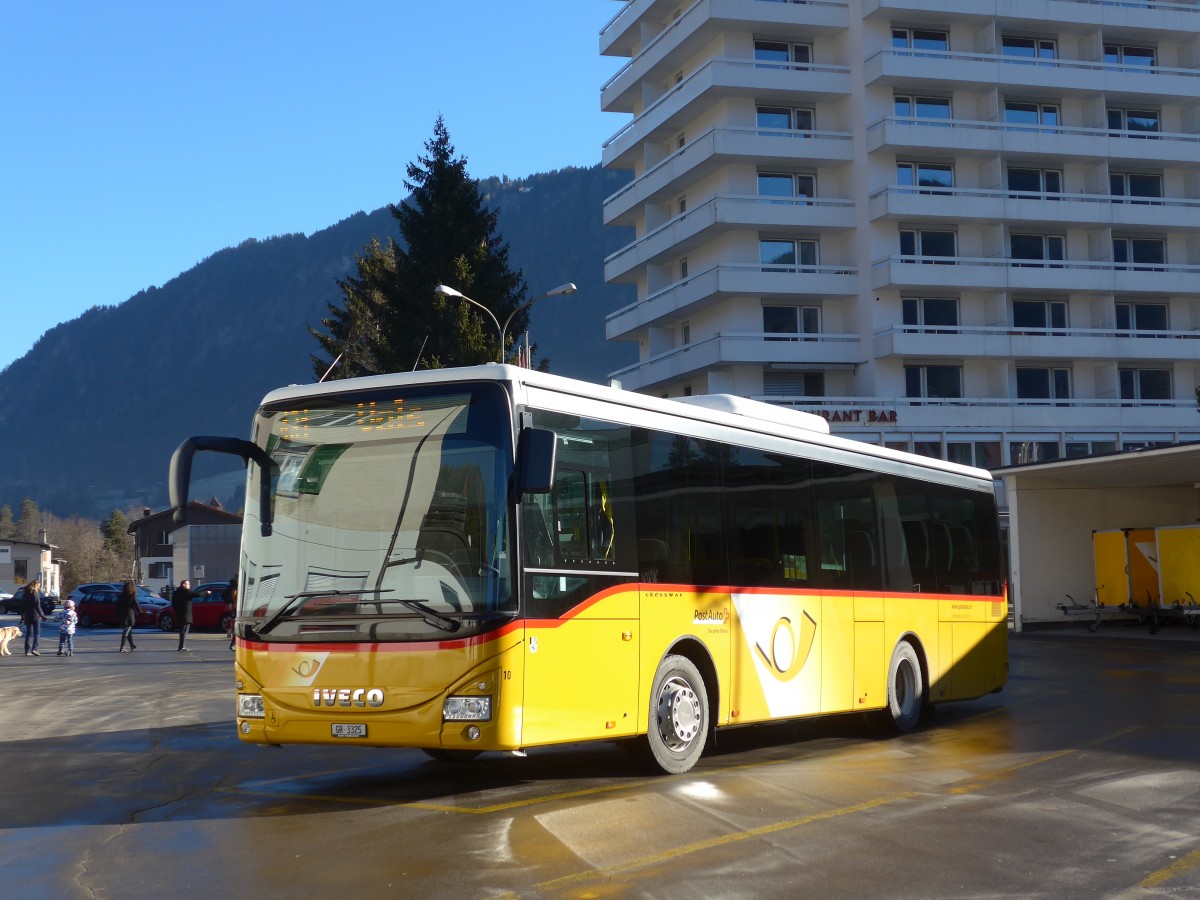 (167'998) - Fontana, Ilanz - Nr. 10/GR 3325 - Iveco am 26. Dezember 2015 beim Bahnhof Ilanz