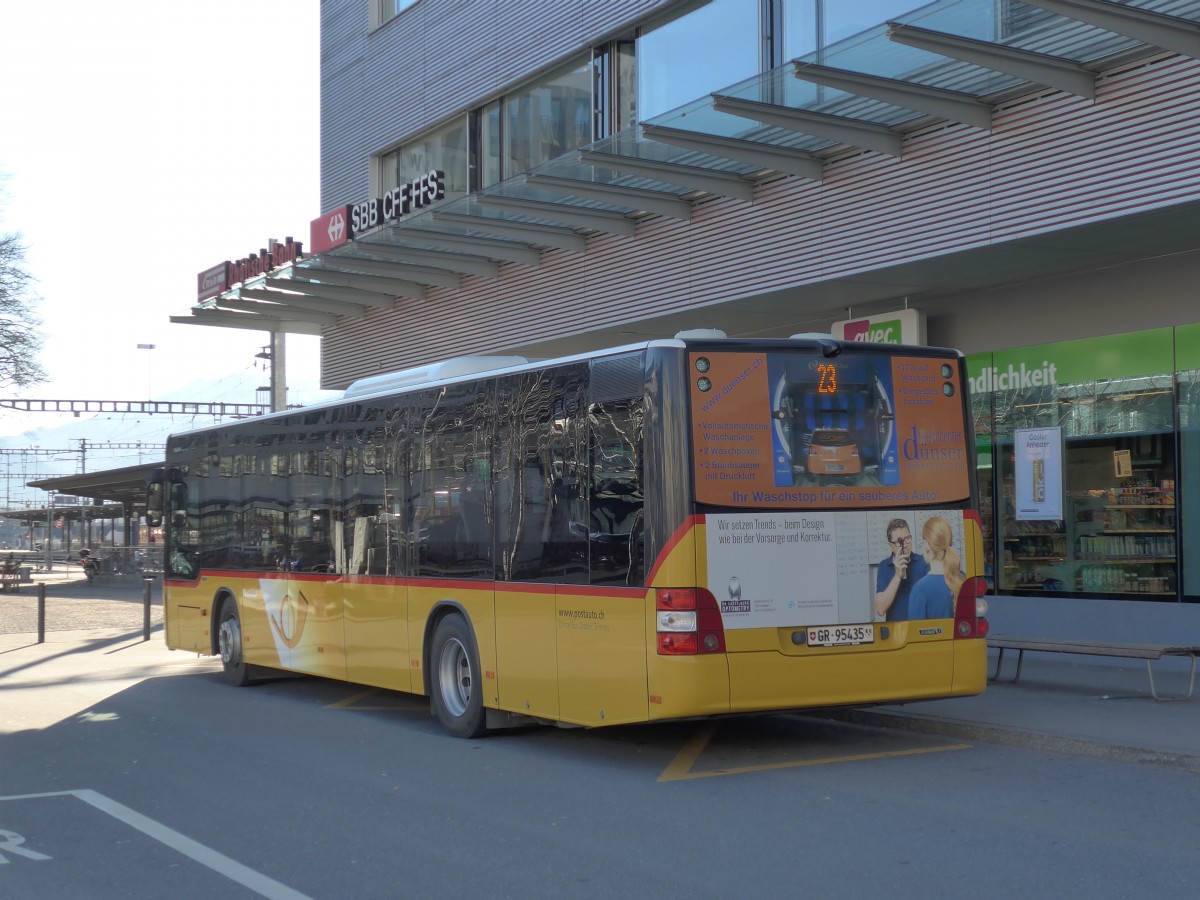 (168'014) - Dnser, Trimmis - GR 95'435 - MAN am 26. Dezember 2015 beim Bahnhof Landquart