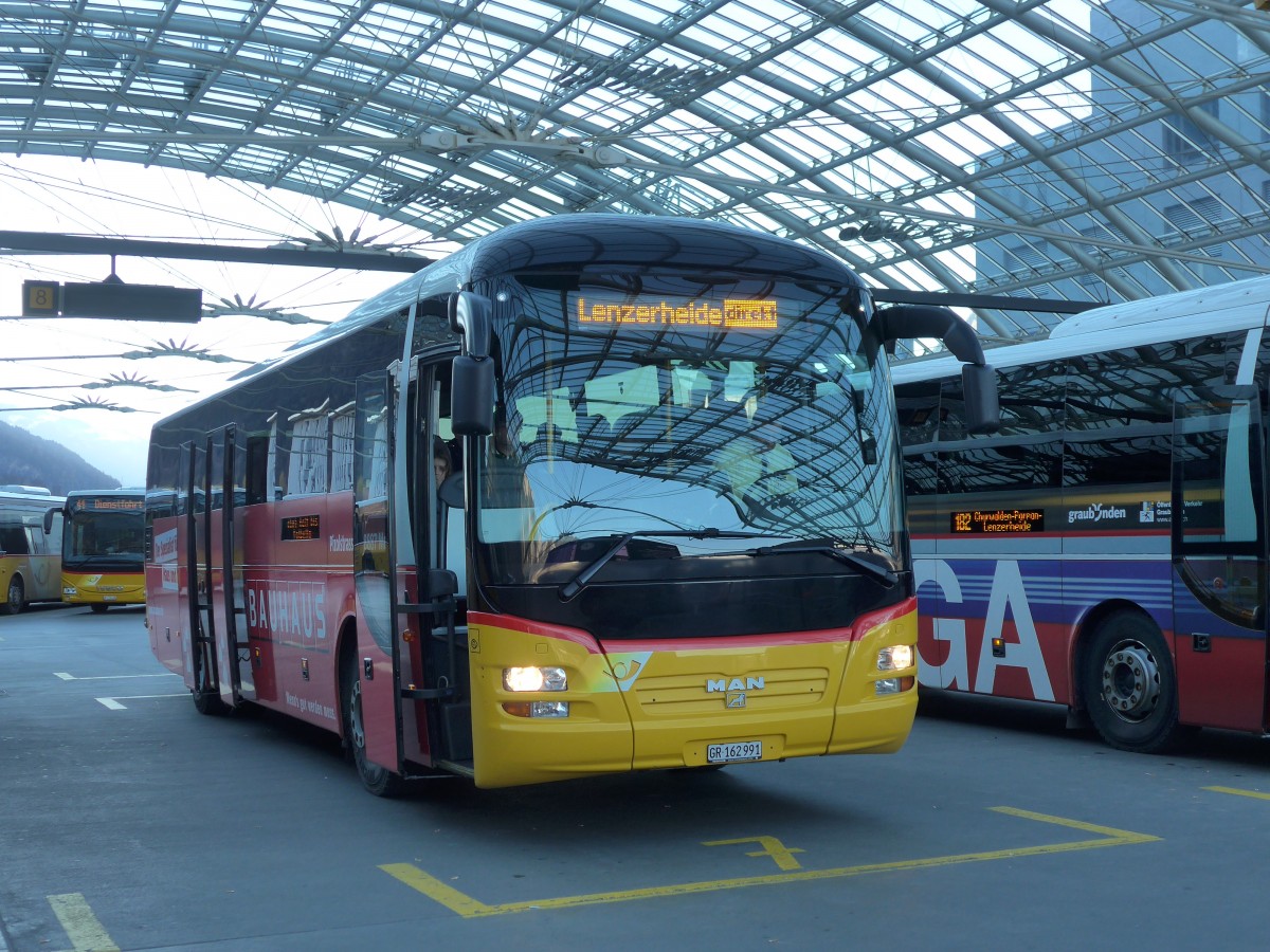 (168'023) - PostAuto Graubnden - GR 162'991 - MAN am 26. Dezember 2015 in Chur, Postautostation