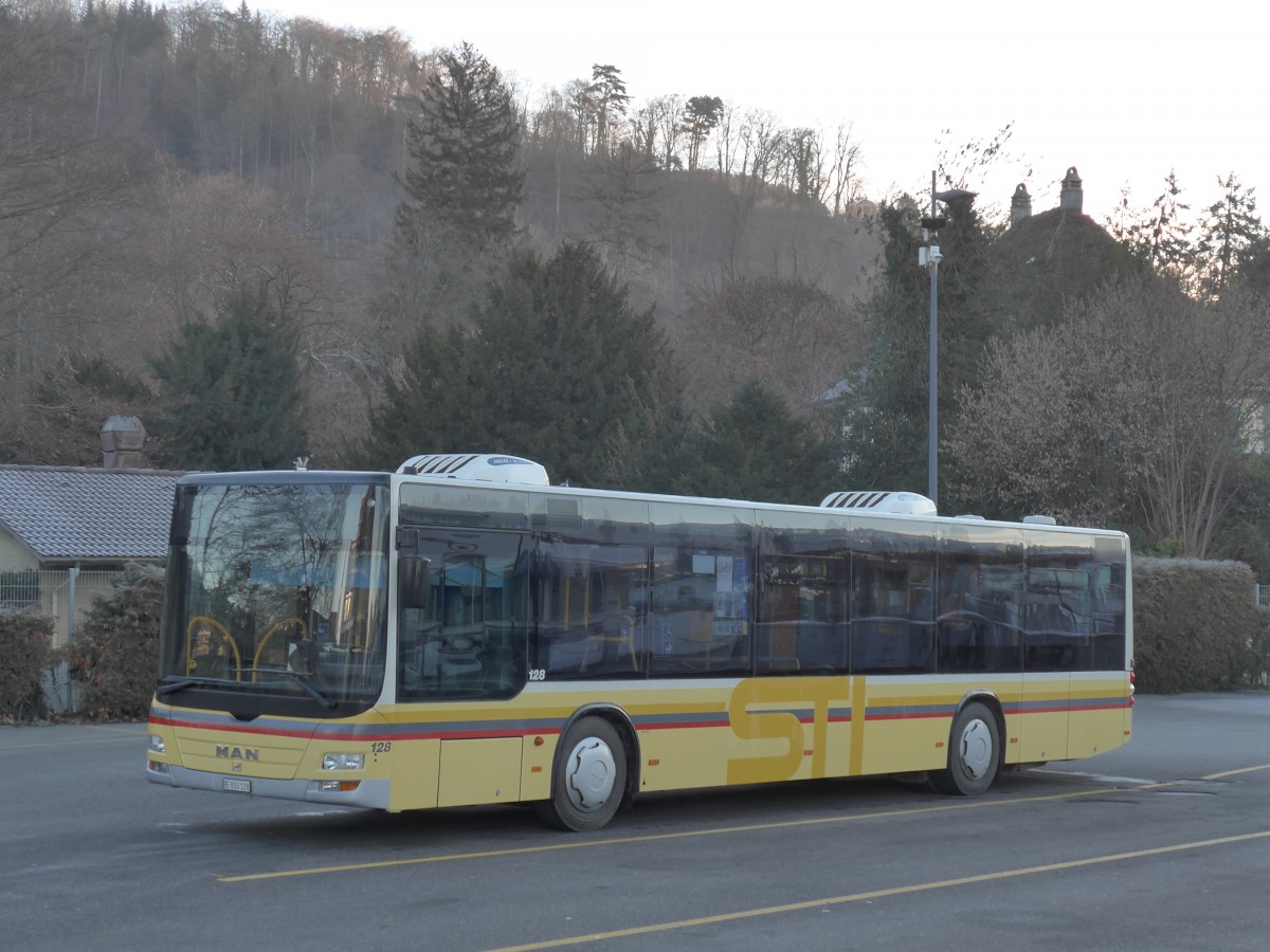 (168'045) - STI Thun - Nr. 128/BE 800'128 - MAN am 27. Dezember 2015 bei der Schifflndte Thun