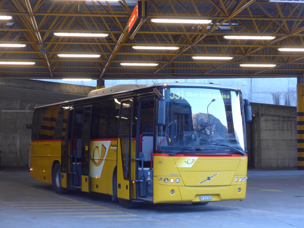 (168'054) - PostAuto Graubnden - GR 102'504 - Volvo am 29. Dezember 2015 in Thusis, Postautostation