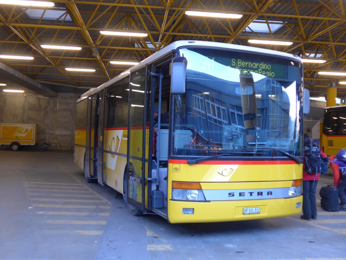 (168'056) - PostAuto Graubnden - GR 102'312 - Setra (ex Heim, Flums) am 29. Dezember 2015 in Thusis, Postautostation