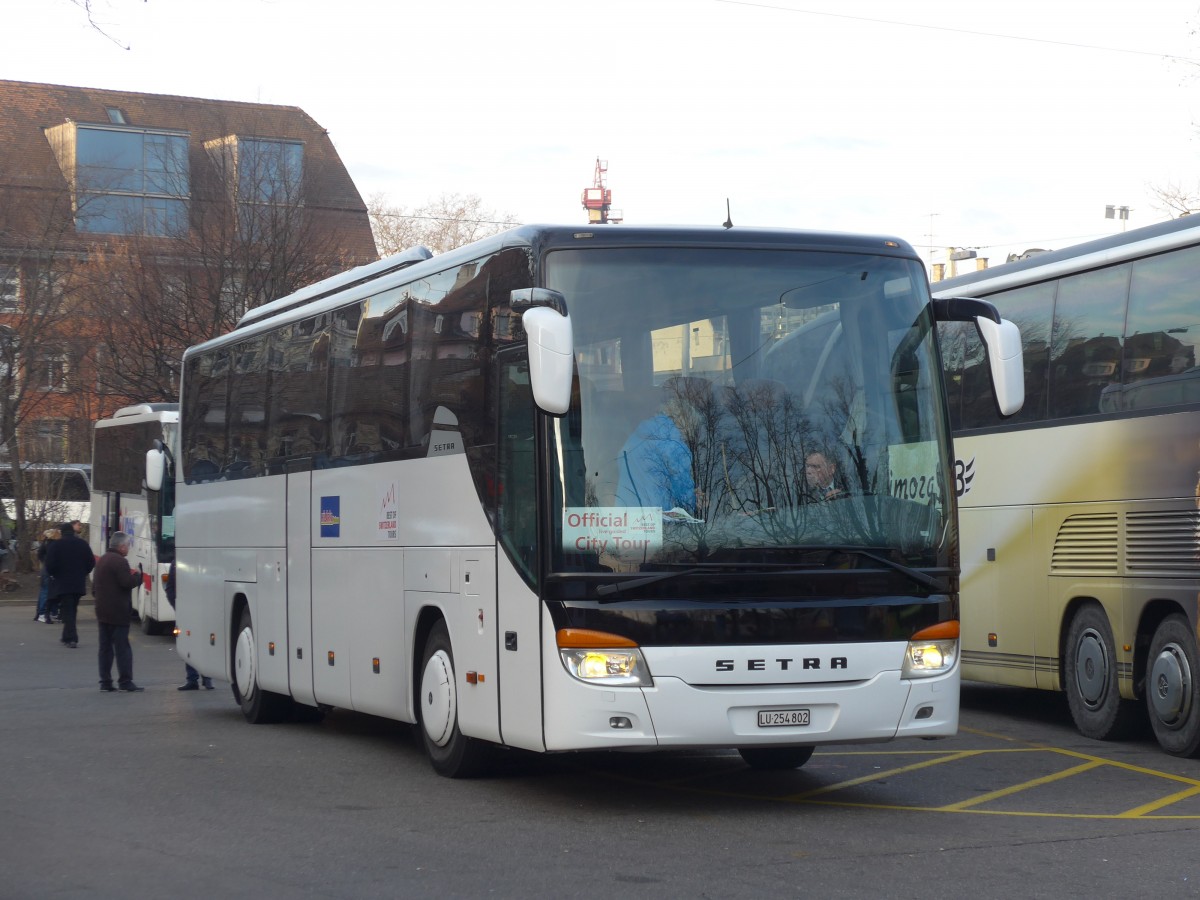 (168'109) - Hilrio, Schtz - LU 254'802 - Setra (ex Marti, Kallnach) am 29. Dezember 2015 in Zrich, Sihlquai