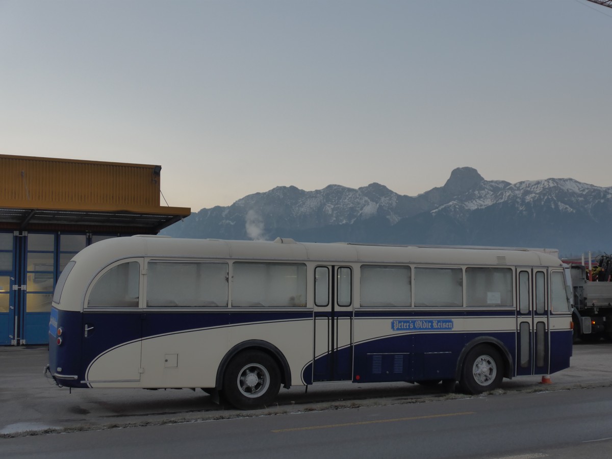 (168'132) - Oldtimer-Galerie, Toffen - Saurer/R&J (ex Schmid, Oberdorf; ex AGR Reigoldswil; ex BSF Hochdorf Nr. 8; ex ATGH Heiligenschwendi Nr. 5) am 30. Dezember 2015 in Uetendorf, Allmend