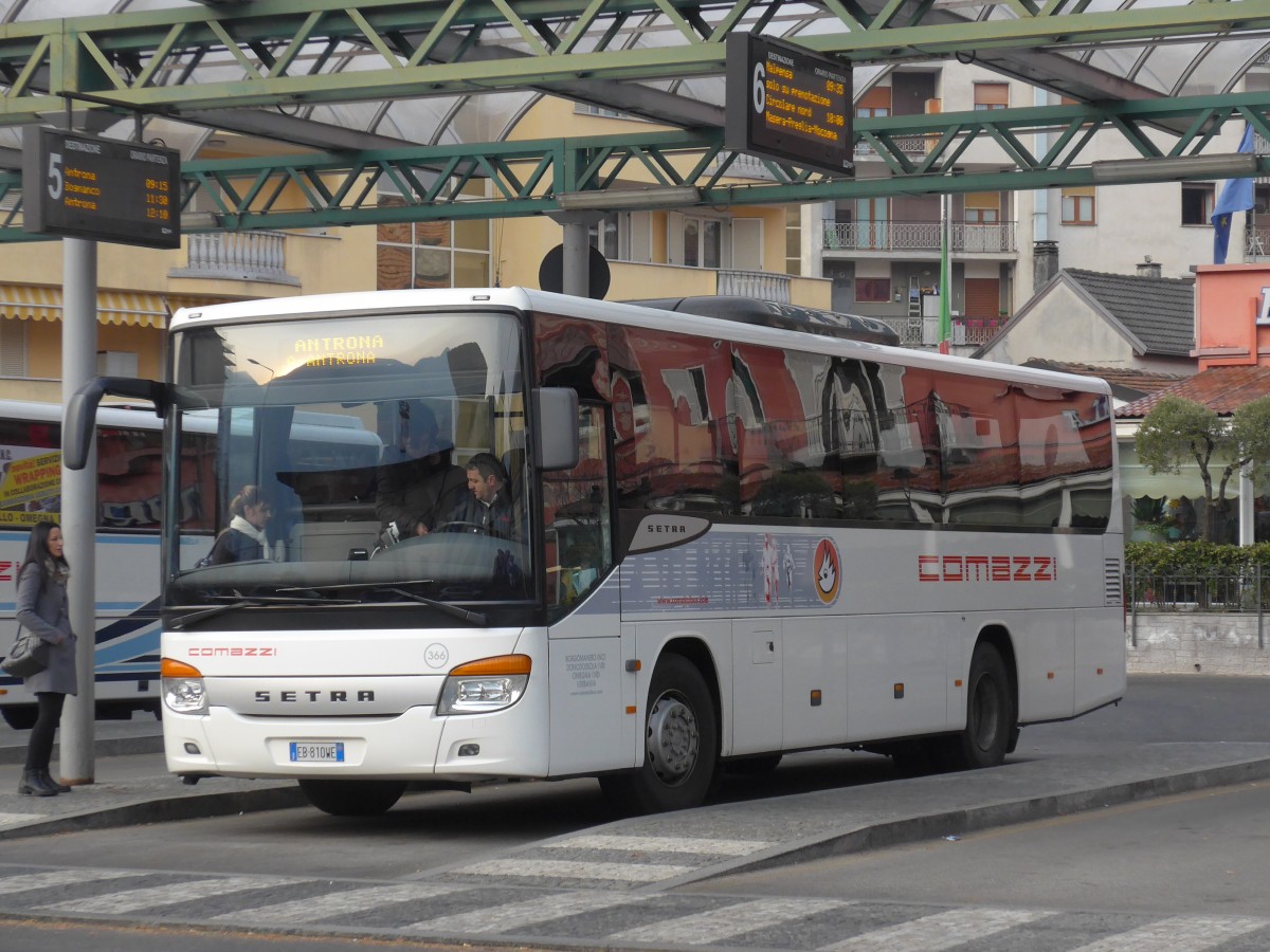 (168'599) - Comazzi, Bergomanero - Nr. 366/EB-810 WE - Setra am 6. Februar 2016 beim Bahnhof Domodossola