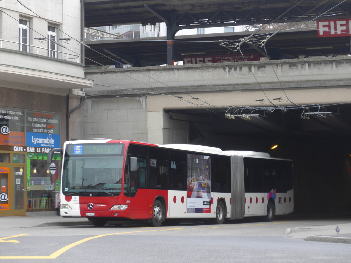 (169'232) - TPF Fribourg - Nr. 550/FR 300'425 - Mercedes am 13. Mrz 2016 beim Bahnhof Fribourg