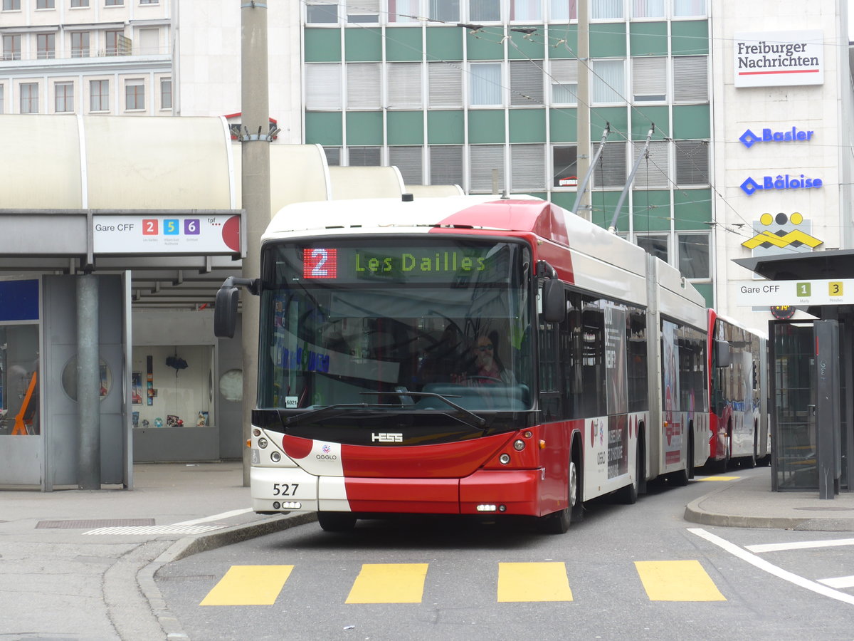 (169'238) - TPF Fribourg - Nr. 527 - Hess/Hess Gelenktrolleybus am 13. Mrz 2016 beim Bahnhof Fribourg