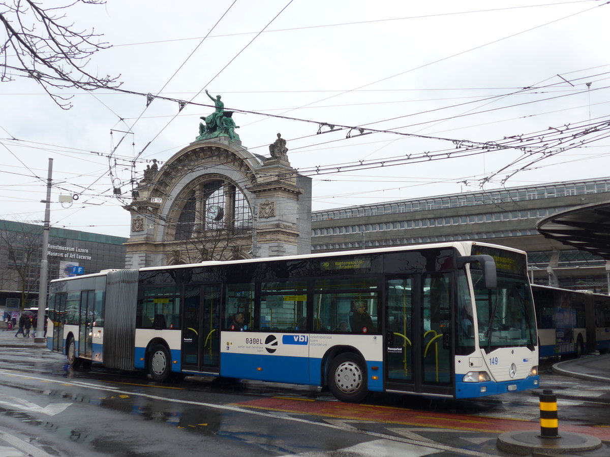 (169'460) - VBL Luzern - Nr. 149/LU 15'088 - Mercedes (ex Heggli, Kriens Nr. 711) am 25. Mrz 2016 beim Bahnhof Luzern