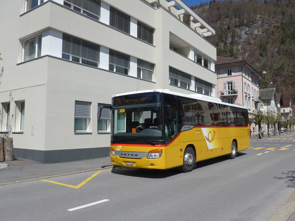 (169'836) - AVG Meiringen - Nr. 65/BE 401'465 - Setra am 11. April 2016 in Meiringen, Casino Platz