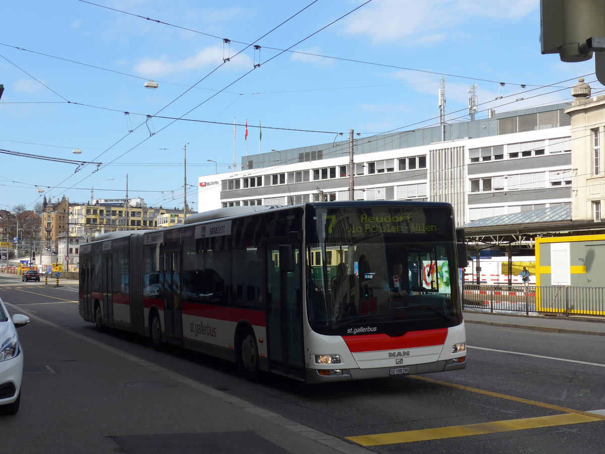 (169'879) - St. Gallerbus, St. Gallen - Nr. 290/SG 198'290 - MAN am 12. April 2016 beim Bahnhof St. Gallen (prov. Haltestelle)