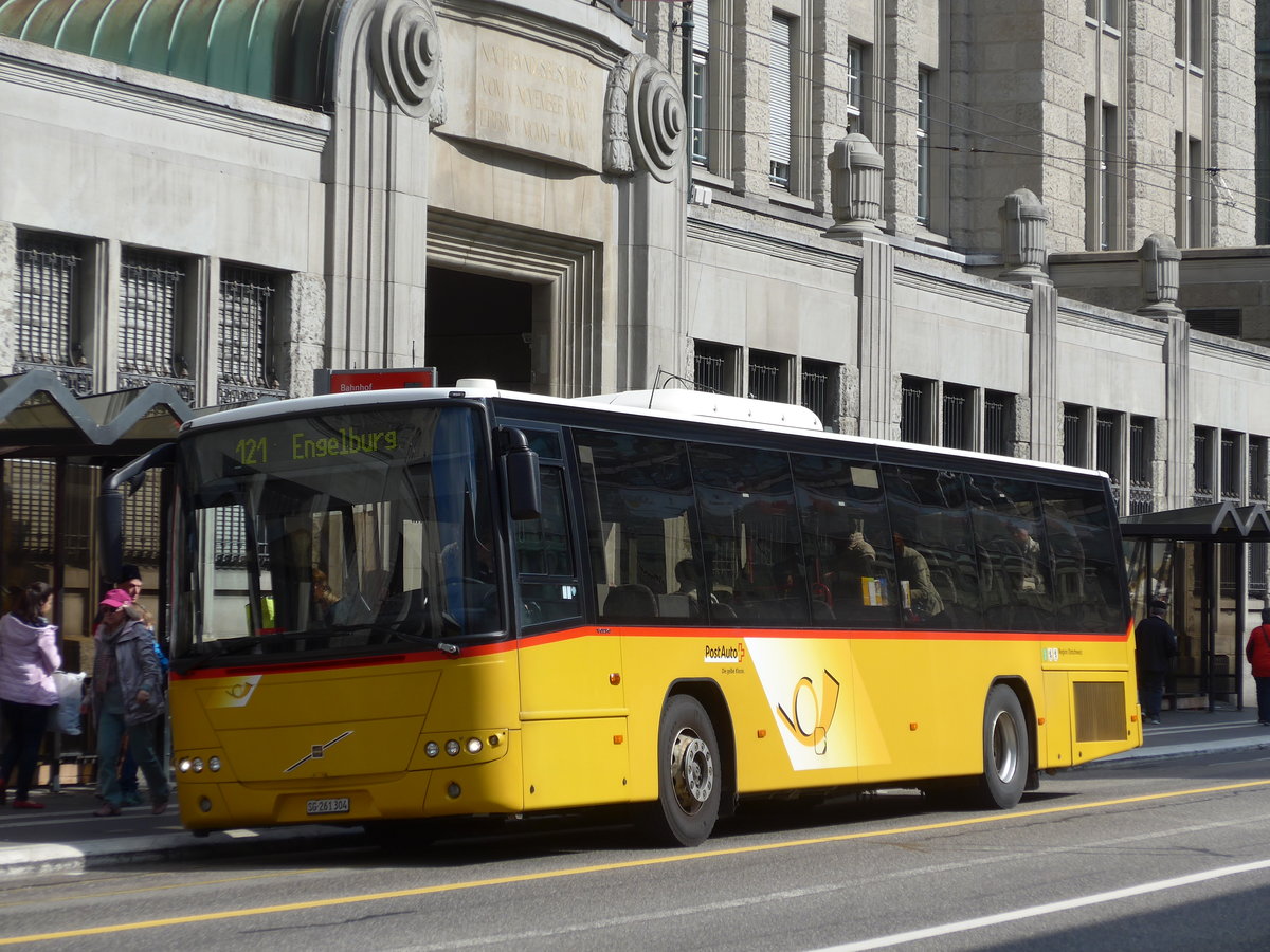 (169'887) - Casutt, Gossau - SG 261'304 - Volvo (ex PostAuto Ostschweiz) am 12. April 2016 beim Bahnhof St. Gallen (prov. Haltestelle)