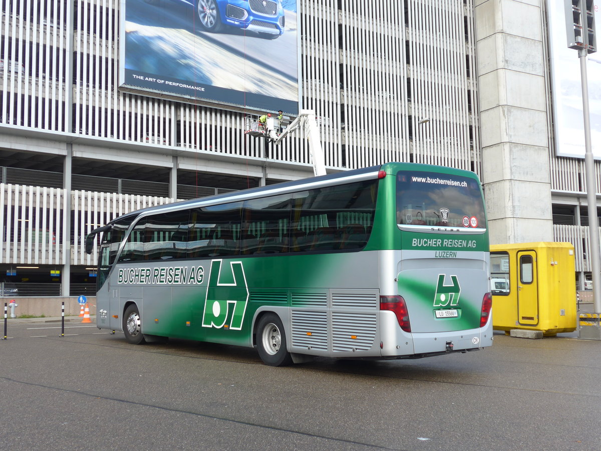 (170'006) - Bucher, Luzern - LU 15'566 - Setra am 14. April 2016 in Zrich, Flughafen